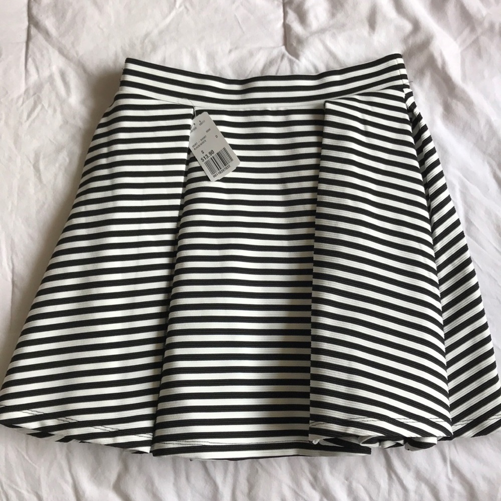B&W pleated skater skirt